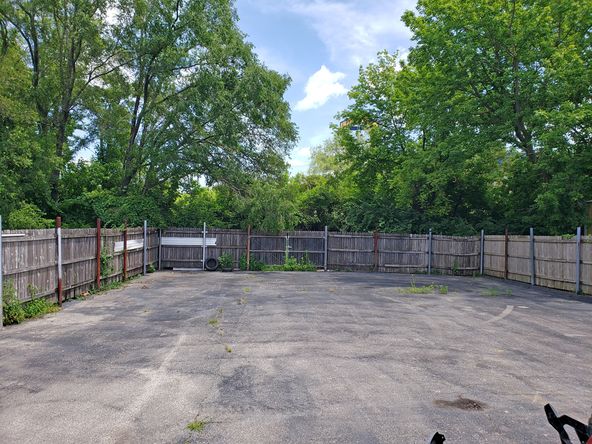 5943 Merriam Dr, Shawnee Mission, KS 66203